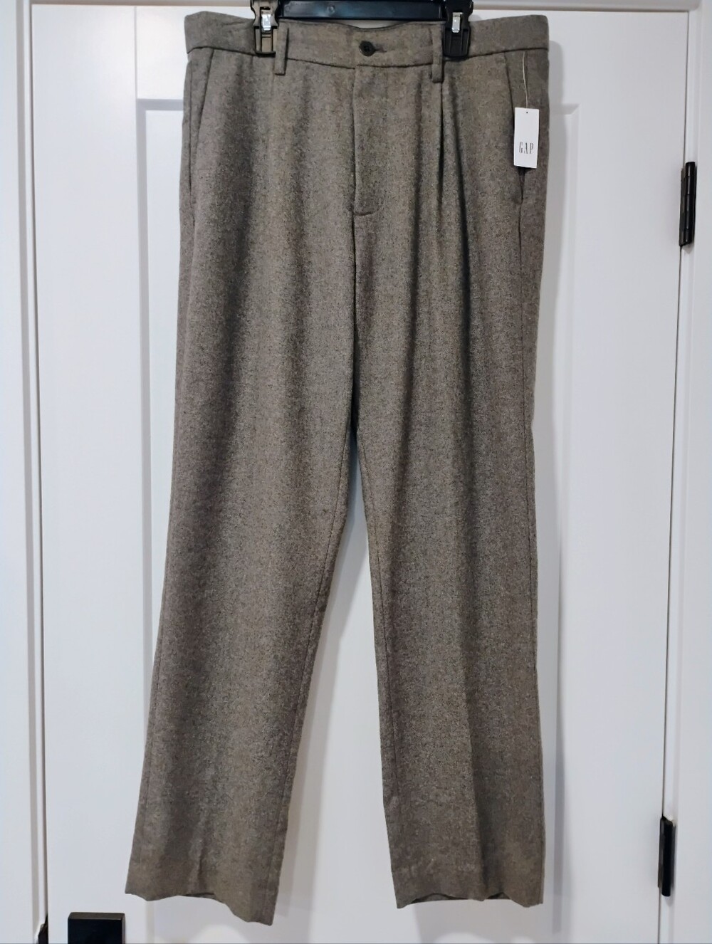 NWT 31x30 GAP Medium Gray Wool Blend Pleated Flannel Trouser Pants NEW